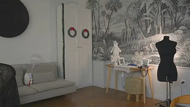 Snapshot of solar_bella chatting on 29, 12, 2024 solar bella online show from 29, 12, 2024