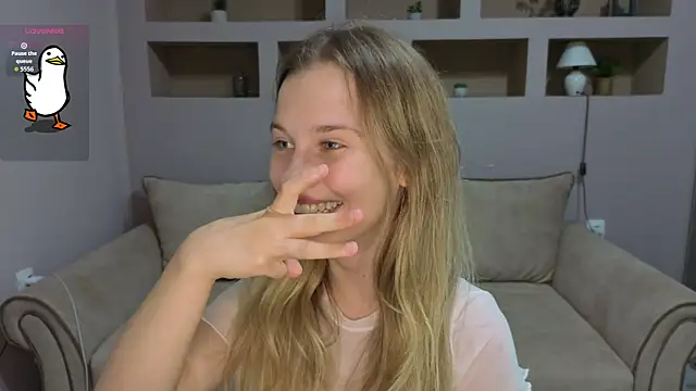 Snapshot of LinaCristonsen chatting on 10, 9, 2025 LinaCristonsen online show from 10, 9, 2025