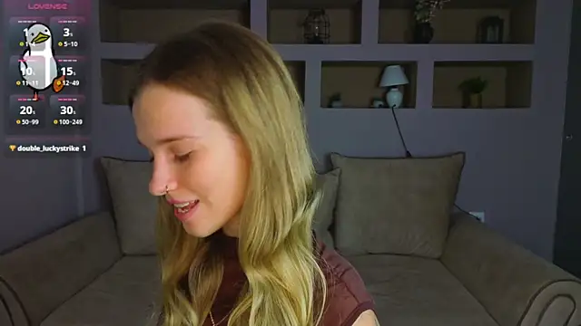 Snapshot of LinaCristonsen chatting on 5, 10, 2025 LinaCristonsen online show from 5, 10, 2025