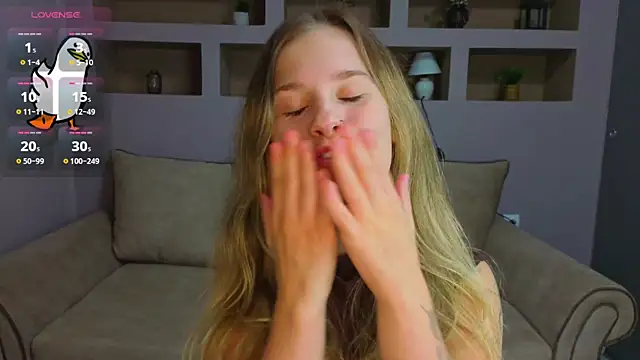 Snapshot of LinaCristonsen chatting on 9, 10, 2025 LinaCristonsen online show from 9, 10, 2025