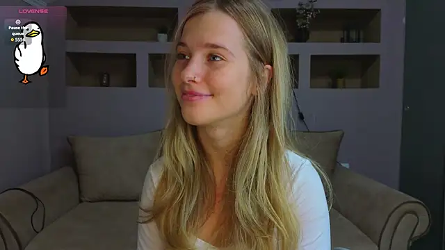 Snapshot of LinaCristonsen chatting on 6, 11, 2025 LinaCristonsen online show from 6, 11, 2025