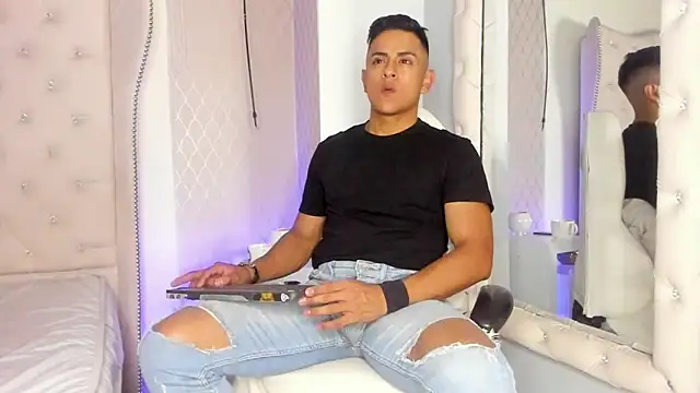 Snapshot of Lucii_fer_ chatting on 10, 2, 2026 Lucii fer online show from 10, 2, 2026