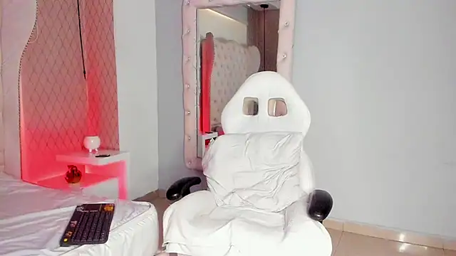 Snapshot of Lucii_fer_ chatting on 19, 2, 2026 Lucii fer online show from 19, 2, 2026