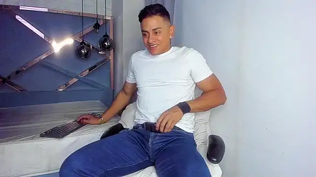 Snapshot of Lucii_fer_ chatting on 4, 3, 2026 Lucii fer online show from 4, 3, 2026