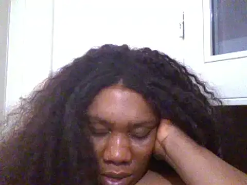 Snapshot of bonbonaumiel chatting on 2, 12, 2024 bonbonaumiel online show from 2, 12, 2024