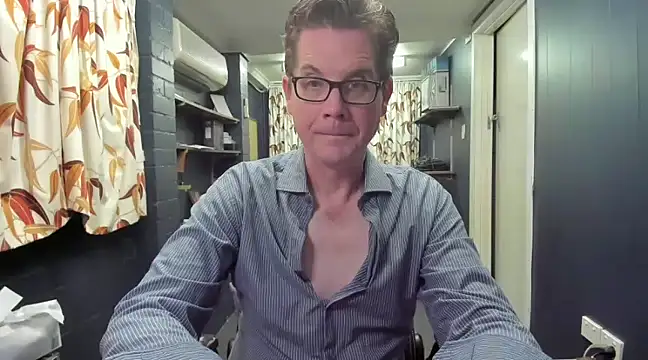 Snapshot of tilobinder chatting on 6, 12, 2024 tilobinder online show from 6, 12, 2024