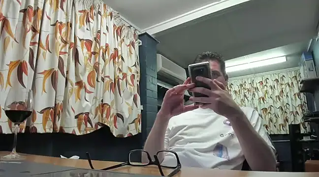 Snapshot of tilobinder chatting on 27, 12, 2024 tilobinder online show from 27, 12, 2024