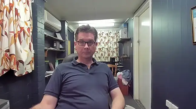 Snapshot of tilobinder chatting on 2, 3, 2025 tilobinder online show from 2, 3, 2025