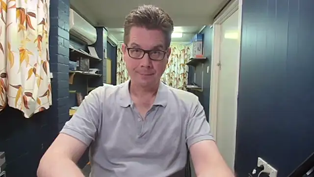 Snapshot of tilobinder chatting on 18, 10, 2025 tilobinder online show from 18, 10, 2025