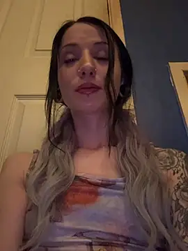 Snapshot of MissMidnightUK chatting on 25, 4, 2026 MissMidnightUK online show from 25, 4, 2026