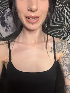 Snapshot of MissMidnightUK chatting on 21, 5, 2026 MissMidnightUK online show from 21, 5, 2026