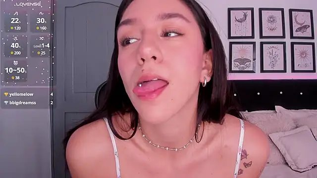 Snapshot of moonlygirl1 chatting on 12, 1, 2025 moonlygirl1 online show from 12, 1, 2025