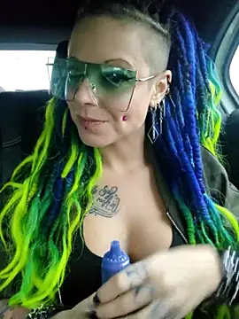 Snapshot of EdgesOfReality chatting on 4, 11, 2025 EdgesOfReality online show from 4, 11, 2025