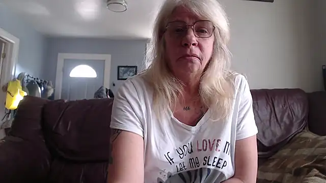 canadiancougar1965 online show from 26, 1, 2025