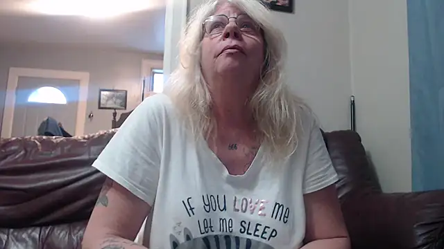 canadiancougar1965 online show from 16, 2, 2025