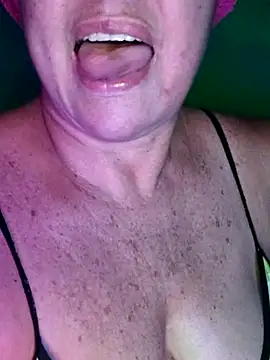 Kasandra Ho online show from 4, 12, 2025