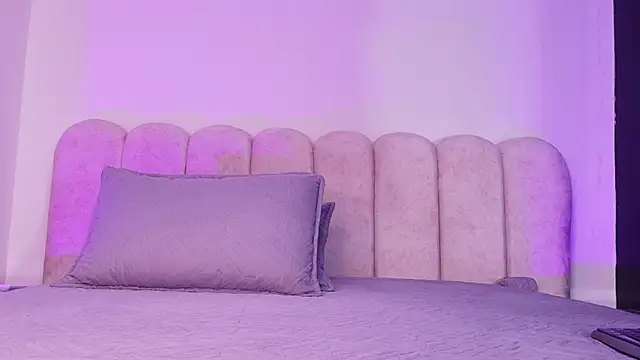 mia stanfort online show from 25, 11, 2025