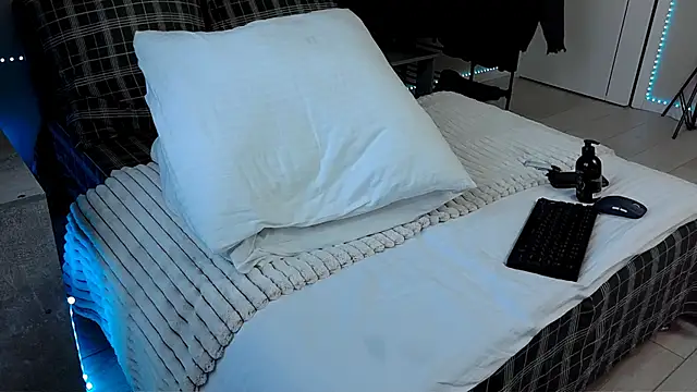 Tanya M online show from 1, 2, 2025