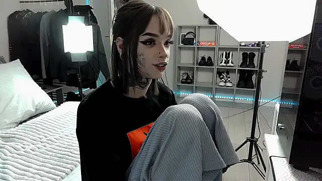 Tanya M online show from 2, 2, 2025