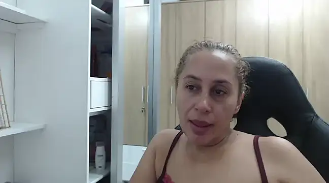 RoxanaLove9 online show from 1, 1, 2025