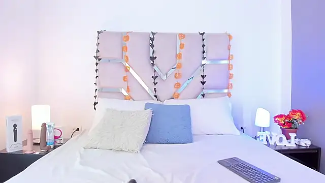 Thayler jones online show from 31, 10, 2025