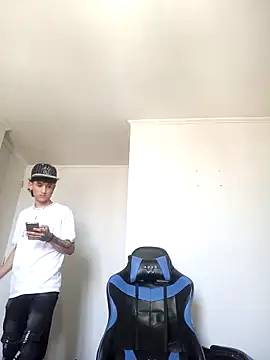 LatinBoysxxx online show from 9, 1, 2025