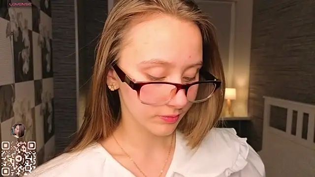 Snapshot of EthalBuffkin chatting on 6, 11, 2025 EthalBuffkin online show from 6, 11, 2025