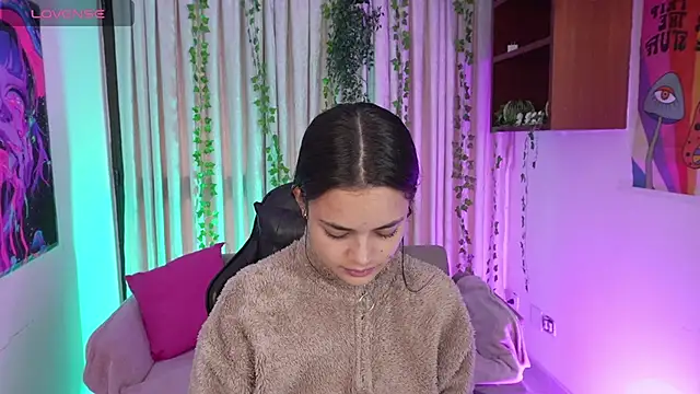 Snapshot of HannaRhodes chatting on 2, 2, 2026 HannaRhodes online show from 2, 2, 2026