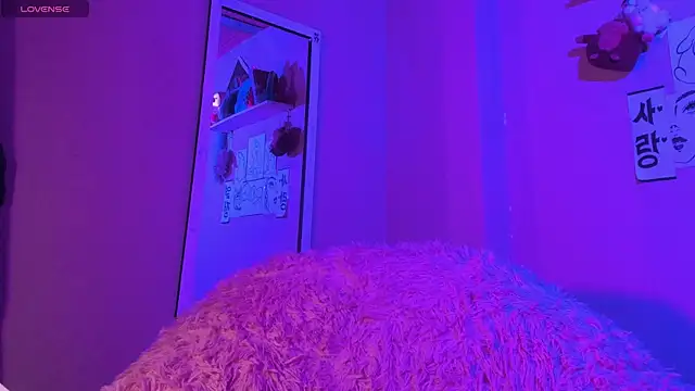 MadelineBenet online show from 25, 2, 2025