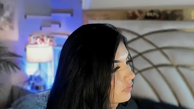 Snapshot of scarlet_hill chatting on 12, 1, 2025 scarlet hill online show from 12, 1, 2025