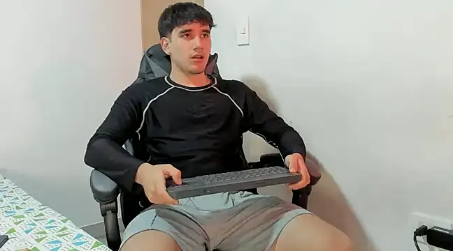 Snapshot of leo030809 chatting on 18, 12, 2024 leo030809 online show from 18, 12, 2024