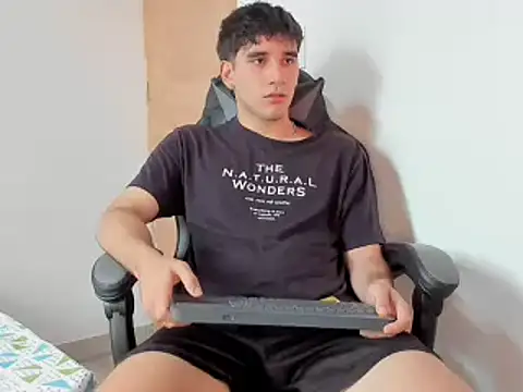 Snapshot of leo030809 chatting on 2, 1, 2025 leo030809 online show from 2, 1, 2025