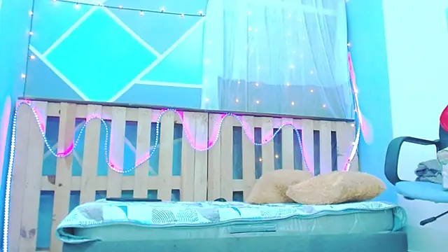 Snapshot of Michellcockxxx chatting on 26, 2, 2025 Michellcockxxx online show from 26, 2, 2025