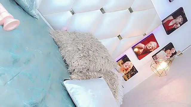 Niccolls Princess online show from 8, 3, 2025