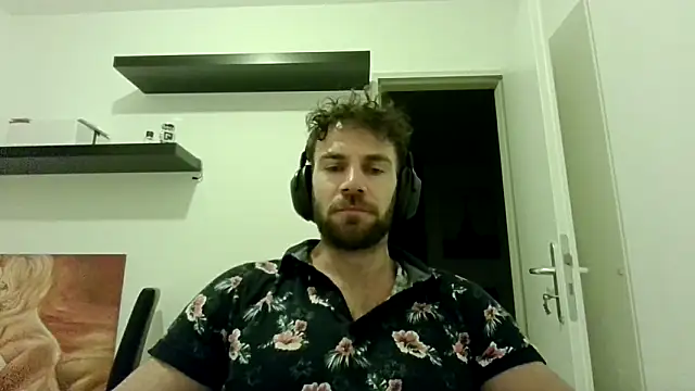 Snapshot of alpha-hunk chatting on 25, 9, 2025 alpha-hunk online show from 25, 9, 2025