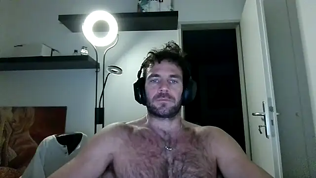 Snapshot of alpha-hunk chatting on 23, 11, 2025 alpha-hunk online show from 23, 11, 2025