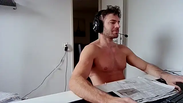 Snapshot of alpha-hunk chatting on 14, 12, 2025 alpha-hunk online show from 14, 12, 2025