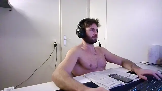 Snapshot of alpha-hunk chatting on 5, 1, 2026 alpha-hunk online show from 5, 1, 2026