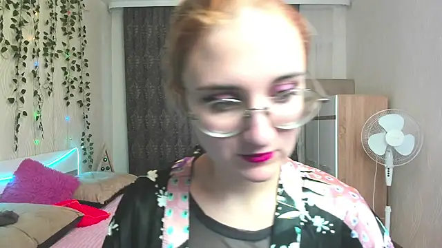 Snapshot of Miss_Elsa_ chatting on 13, 12, 2024 Miss Elsa online show from 13, 12, 2024