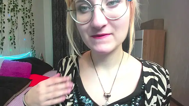 Snapshot of Miss_Elsa_ chatting on 23, 12, 2024 Miss Elsa online show from 23, 12, 2024