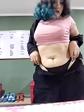 Snapshot of gigiqueen_18 chatting on 9, 4, 2026 gigiqueen 18 online show from 9, 4, 2026