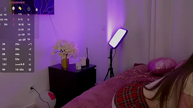 Lilly Colins online show from 24, 2, 2025