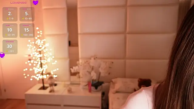 Lilly Colins online show from 9, 1, 2026