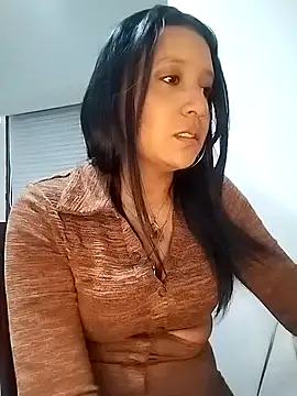 Snapshot of cami_victoria chatting on 5, 1, 2026 cami victoria online show from 5, 1, 2026