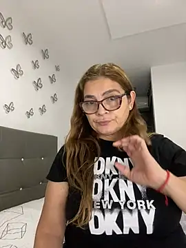 AntonellaAlondra4 online show from 5, 1, 2025