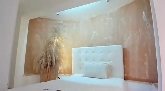 APRILL FOXX online show from 5, 3, 2025