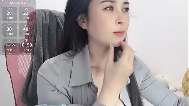 Qwi-V1 online show from 22, 1, 2025