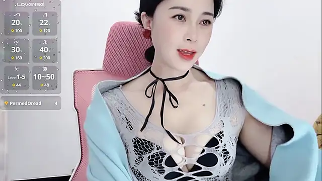 Qwi-V1 online show from 25, 1, 2025