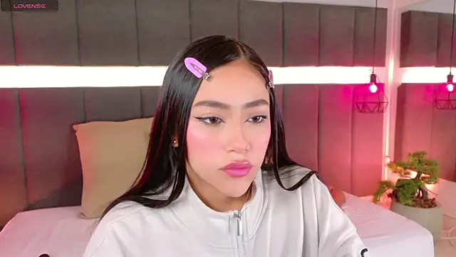 nicolle pierce online show from 14, 11, 2025