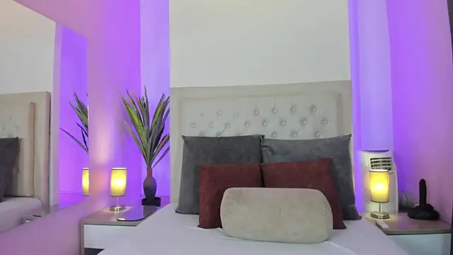 nicolle pierce online show from 4, 4, 2026